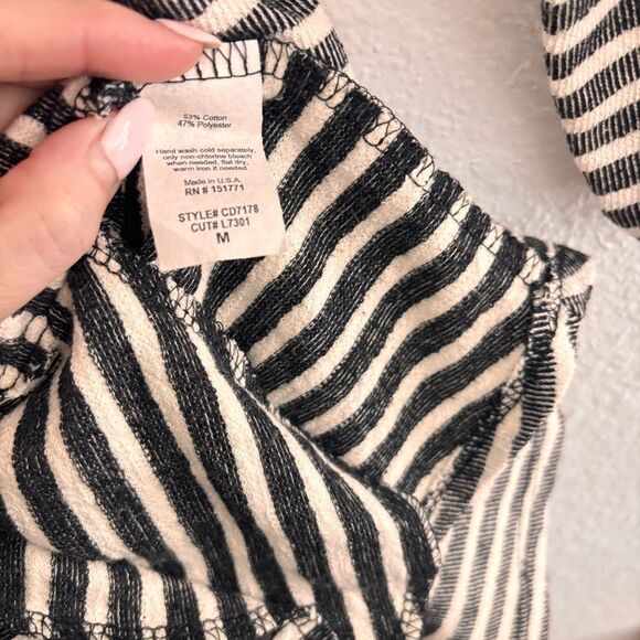 Gilli Black and White Striped Dress with Pockets Medium - Picture 7 of 7